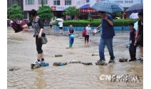 中國南方遭遇新一輪強(qiáng)降雨大風(fēng)雷電襲擊