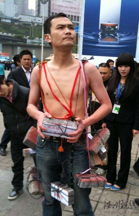 高房價(jià)時(shí)代逼出的行為藝術(shù)