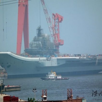 解放軍翻新外購重型航母 配備國產(chǎn)艦載機(jī)