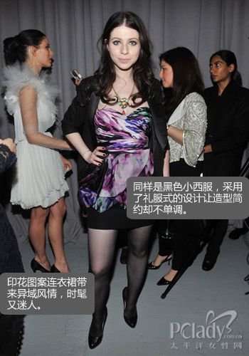 搭配風(fēng)尚：外套+連衣裙 演繹初春多變風(fēng)格搭配