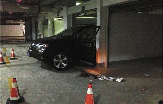 老婆倒車撞死老公
