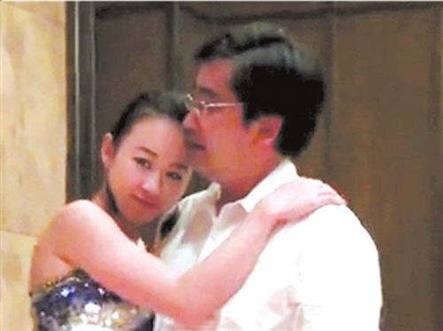 女主播紀(jì)英男圖片