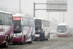 春運返程高峰遭遇暴雪 惡劣天氣導致高速公路路面結(jié)
