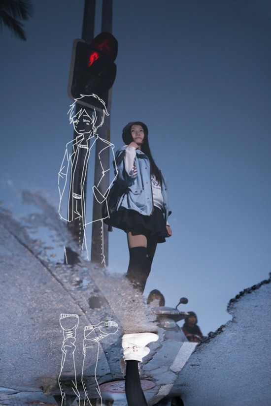 女孩約會二次元男友創(chuàng)意照片