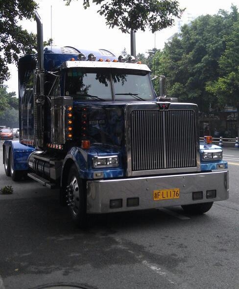 擎天柱是什么車(chē) 是美國(guó)彼得比爾特卡車(chē)