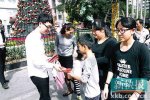 富豪婚禮沿街發(fā)紅包9萬元 新郎是90后總裁