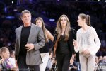 史泰龍女兒驚艷全場不輸超模 父女四人觀戰(zhàn)NBA
