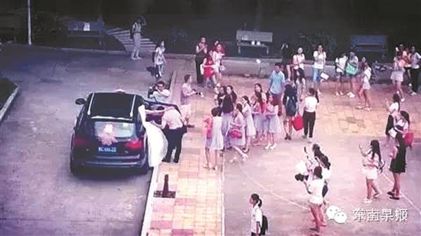女生畢業(yè)晚會(huì)后出嫁