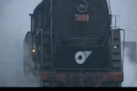抗日雷劇再現(xiàn)神技 自行車變直升機(jī)瞎編