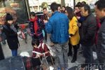 賣鞋墊的老奶奶走紅 杭州賣鞋墊老人拒絕好心人幫助