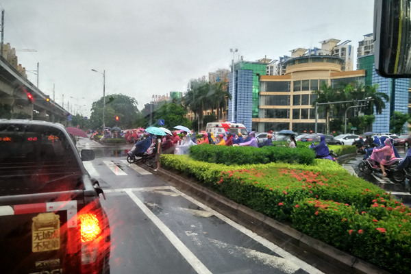 海南臺(tái)風(fēng)塔拉斯明天登陸 海南東南部局地大暴雨