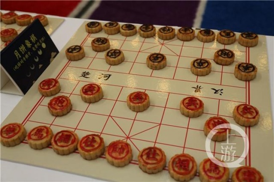 重慶一景區(qū)推出象棋麻將月餅