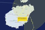 臺(tái)風(fēng)登陸海南:暴雨下市民艱難行走
