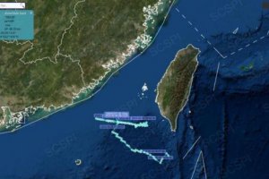 美海軍驅(qū)逐艦穿越臺(tái)灣海峽 欺我中國軟弱