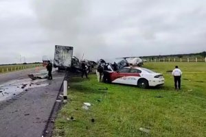墨西哥車(chē)禍拖拉機(jī)和面包車(chē)相撞造成26人死亡
