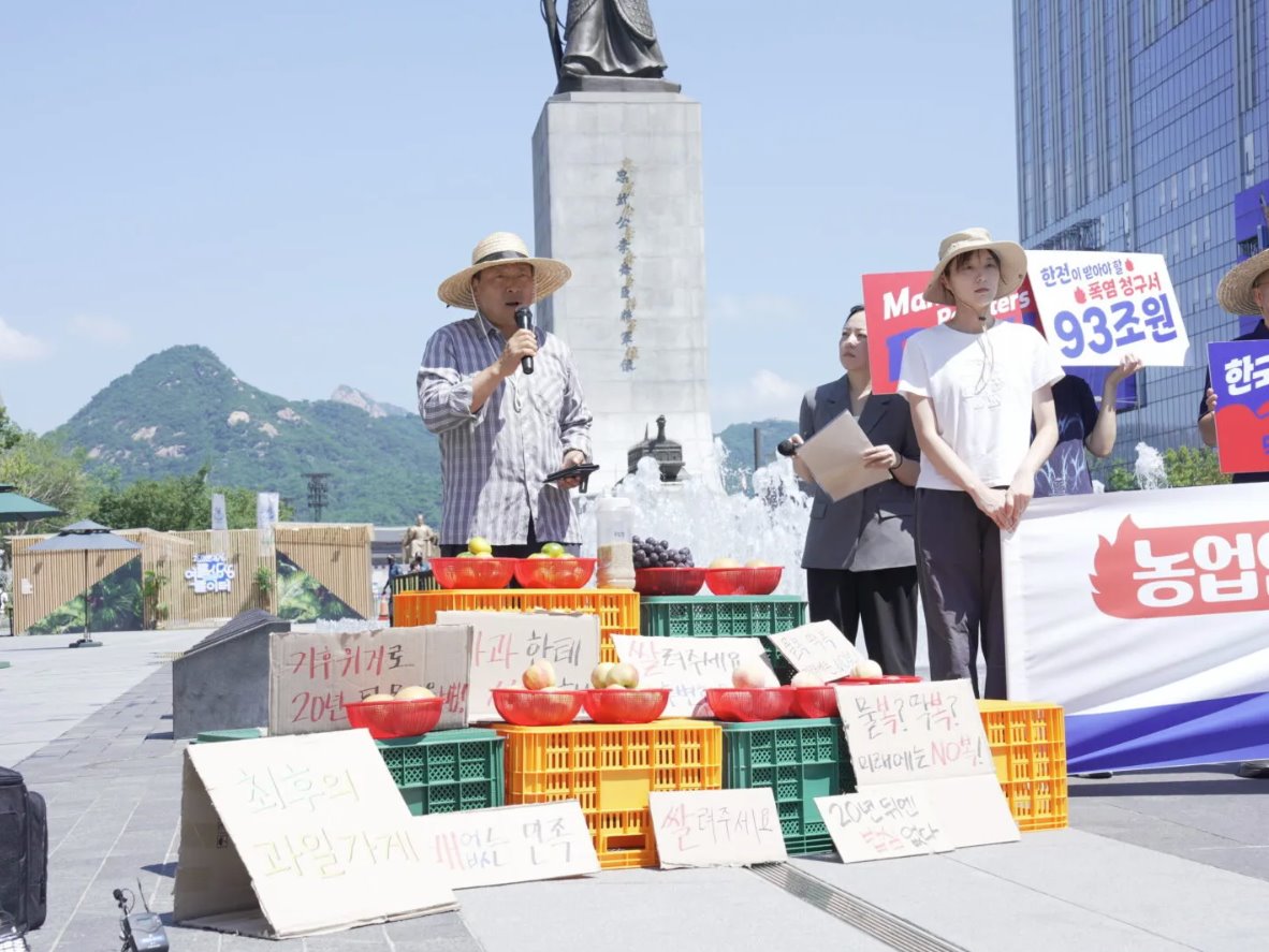 2025年8月12日，韓國蘋果種植戶馬永恩在新聞發(fā)布會上發(fā)表講話（圖片：我們的氣候解決方案）