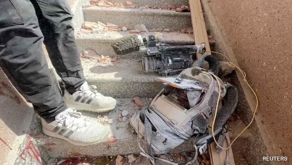 周一在加沙南部發(fā)生的襲擊造成至少20人死亡，其中包括5名記者。